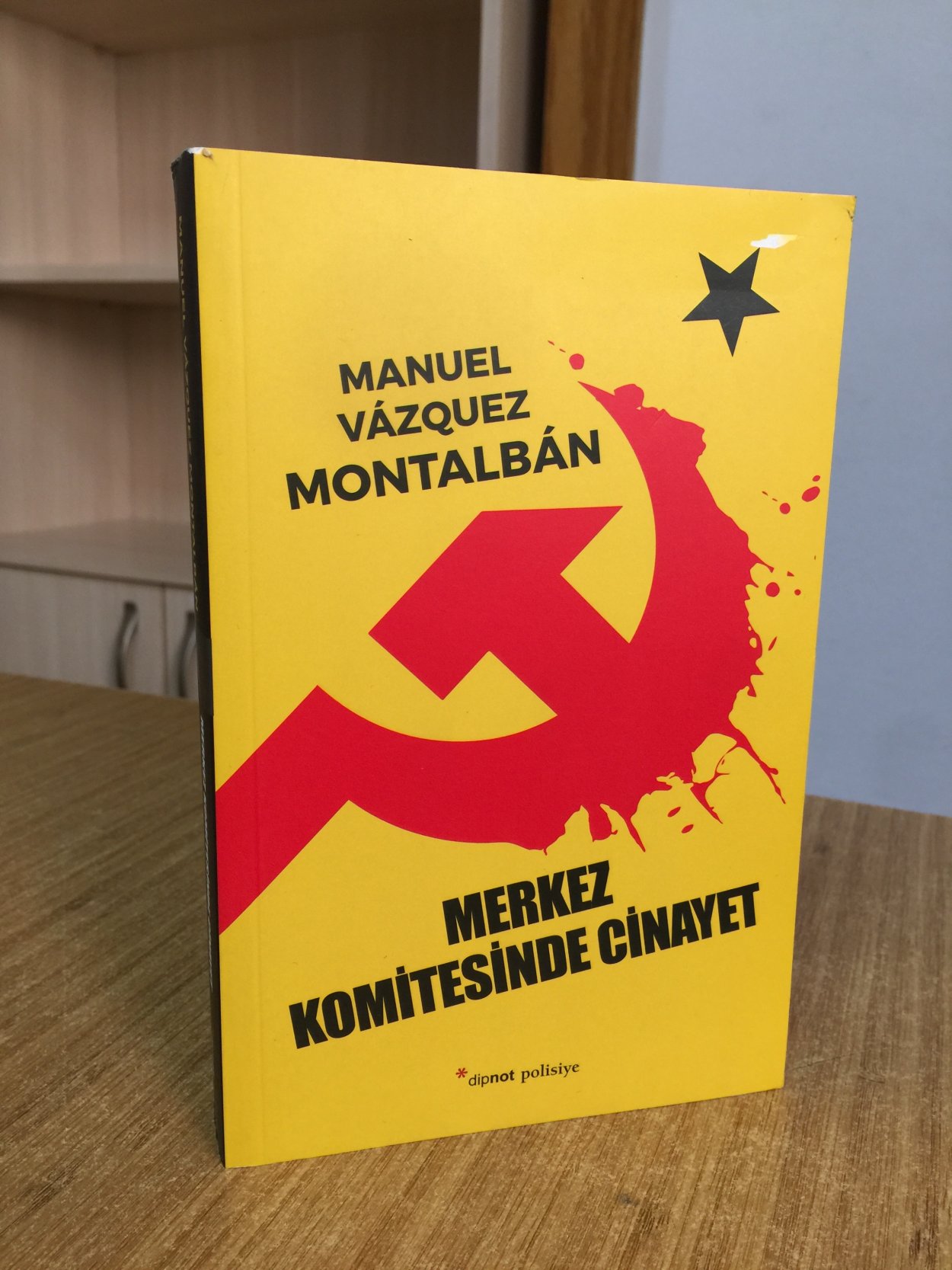 Merkez Komitesinde Cinayet - Manuel Vazquez Montalban