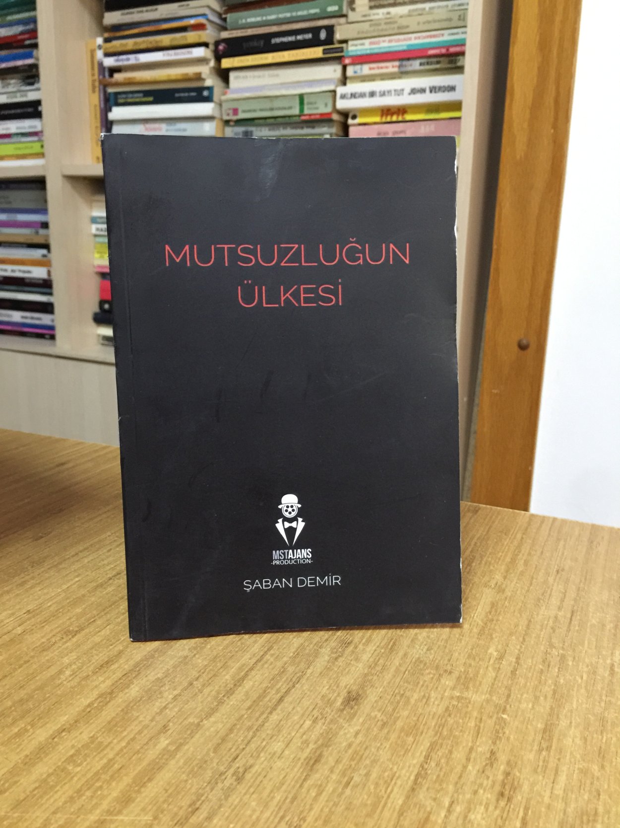 Mutsuzluğun Ülkesi - Şaban Demir